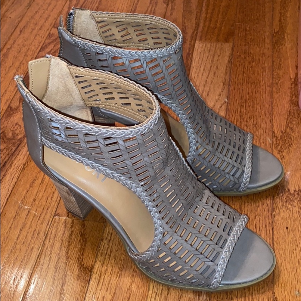 Report Heels